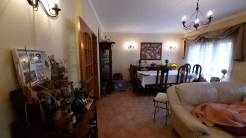 Excelente moradia T3 em banda duplex, com piscina, jardim e barbecue - Albufeira.