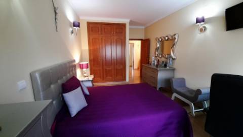 Excelente moradia T3 em banda duplex, com piscina, jardim e barbecue - Albufeira.