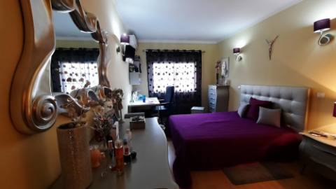 Excelente moradia T3 em banda duplex, com piscina, jardim e barbecue - Albufeira.