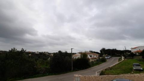 Excelente moradia T3 em banda duplex, com piscina, jardim e barbecue - Albufeira.