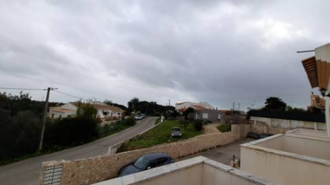 Excelente moradia T3 em banda duplex, com piscina, jardim e barbecue - Albufeira.