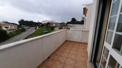 Excelente moradia T3 em banda duplex, com piscina, jardim e barbecue - Albufeira.