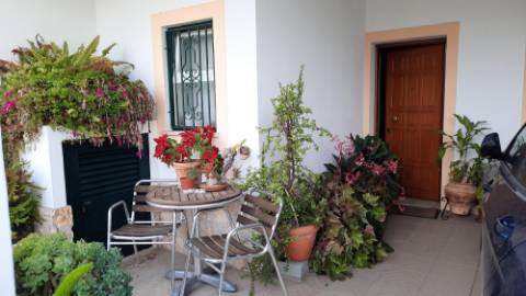 Excelente moradia T3 em banda duplex, com piscina, jardim e barbecue - Albufeira.