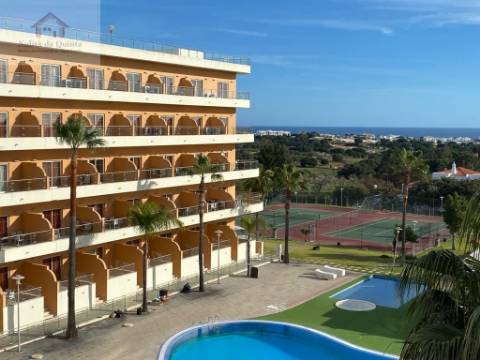 Agradável apartamento T1 equipado e mobilado, vista piscina e mar- Albufeira