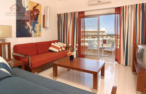 Agradável apartamento T1 equipado e mobilado, vista piscina e mar- Albufeira