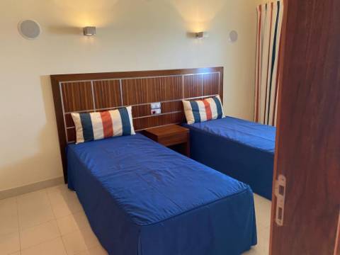 Agradável apartamento T1 equipado e mobilado, vista piscina e mar- Albufeira