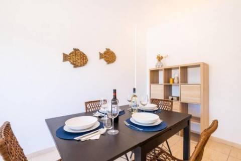 Espaçoso e bonito apartamento T2 em condomínio privado para arrendamento.