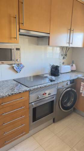 Espaçoso e bonito apartamento T2 em condomínio privado para arrendamento.