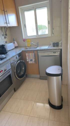 Espaçoso e bonito apartamento T2 em condomínio privado para arrendamento.