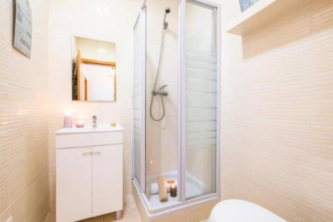 Espaçoso e bonito apartamento T2 em condomínio privado para arrendamento.