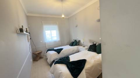 Espaçoso e bonito apartamento T2 em condomínio privado para arrendamento.