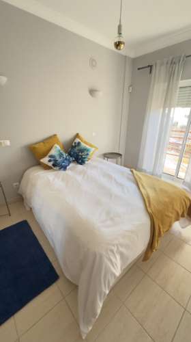 Espaçoso e bonito apartamento T2 em condomínio privado para arrendamento.