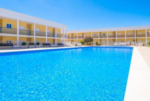 Espaçoso e bonito apartamento T2 em condomínio privado para arrendamento.