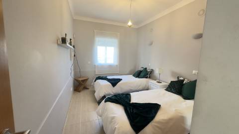 Espaçoso e bonito apartamento T2 em condomínio privado para arrendamento.