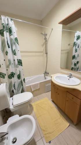 Espaçoso e bonito apartamento T2 em condomínio privado para arrendamento.