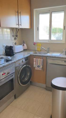 Espaçoso e bonito apartamento T2 em condomínio privado para arrendamento.