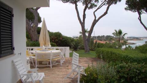 Casa térrea com piscina e vista maravilhosa sobre o mar