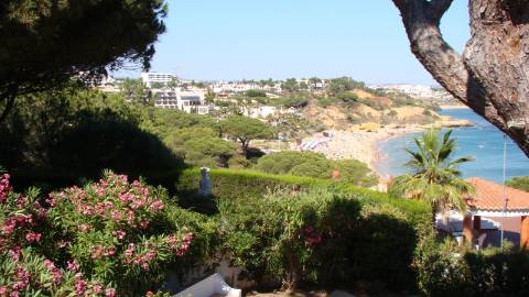 Casa térrea com piscina e vista maravilhosa sobre o mar