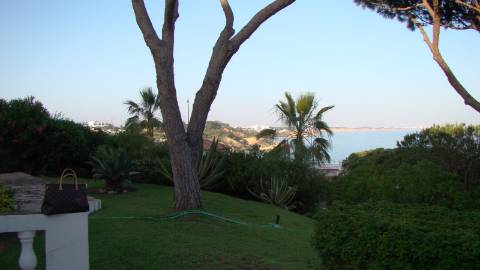 Casa térrea com piscina e vista maravilhosa sobre o mar