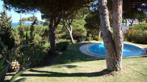 Casa térrea com piscina e vista maravilhosa sobre o mar