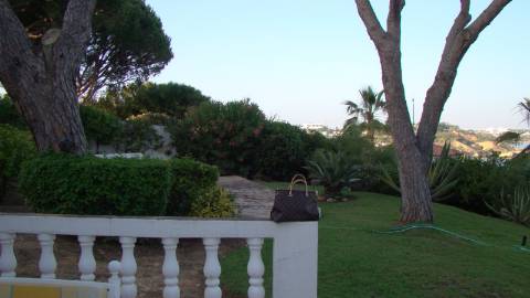 Casa térrea com piscina e vista maravilhosa sobre o mar