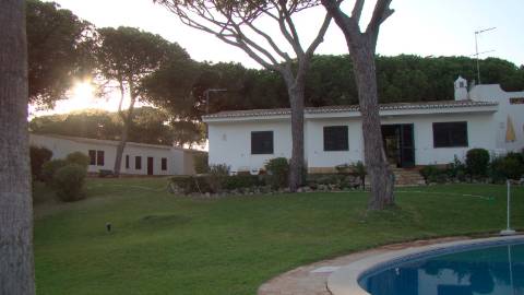 Casa térrea com piscina e vista maravilhosa sobre o mar