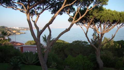 Casa térrea com piscina e vista maravilhosa sobre o mar