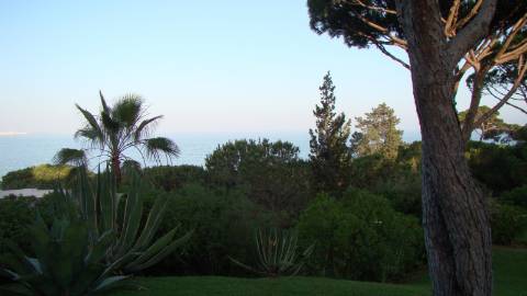 Casa térrea com piscina e vista maravilhosa sobre o mar