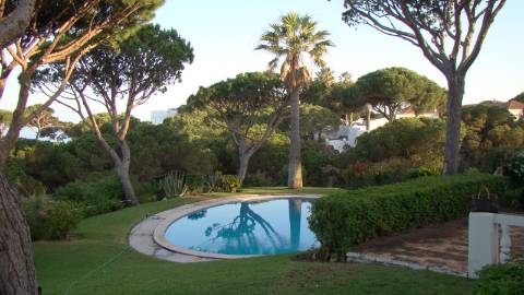 Casa térrea com piscina e vista maravilhosa sobre o mar