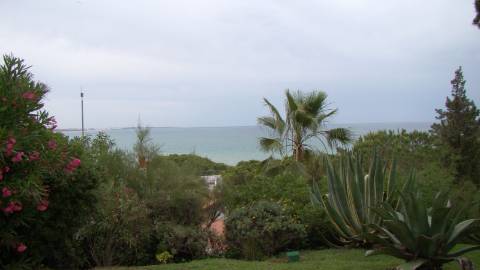 Casa térrea com piscina e vista maravilhosa sobre o mar