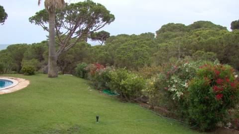 Casa térrea com piscina e vista maravilhosa sobre o mar