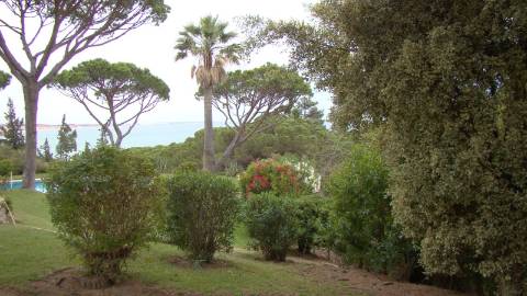 Casa térrea com piscina e vista maravilhosa sobre o mar