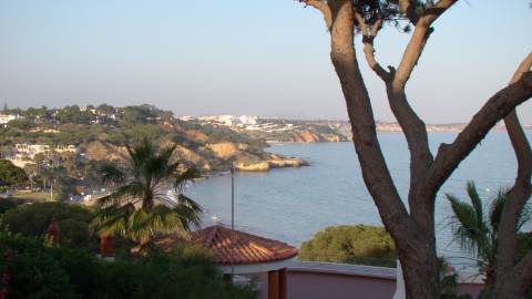 Casa térrea com piscina e vista maravilhosa sobre o mar