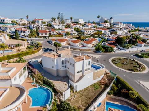 Moradia espaçosa com vista mar e marina