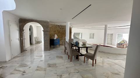 Moradia espaçosa com vista mar e marina