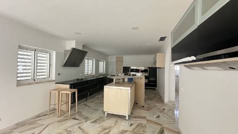 Moradia espaçosa com vista mar e marina