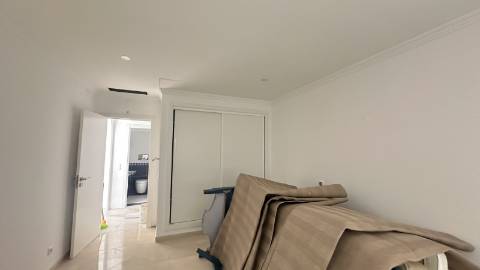 Moradia espaçosa com vista mar e marina