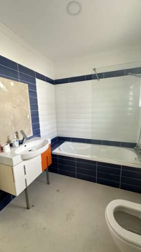 Moradia espaçosa com vista mar e marina