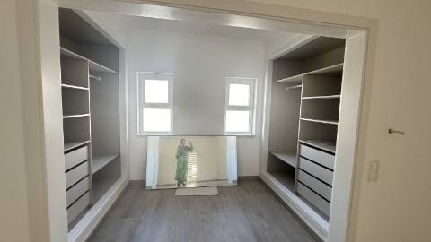 Moradia espaçosa com vista mar e marina