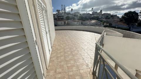 Moradia espaçosa com vista mar e marina