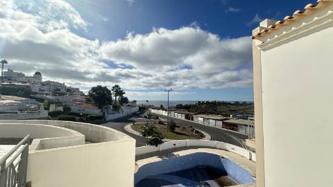 Moradia espaçosa com vista mar e marina