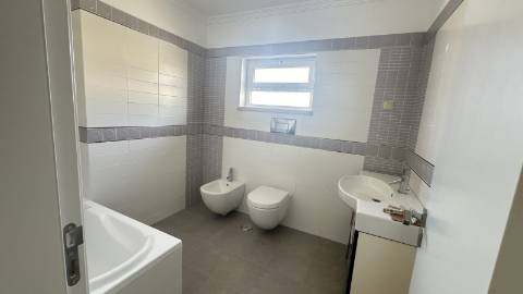 Moradia espaçosa com vista mar e marina