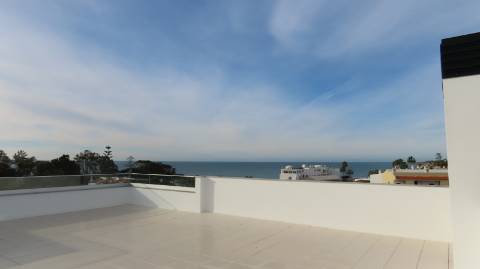 Luxuosa Penthouse com espetacular vista para o mar e praia