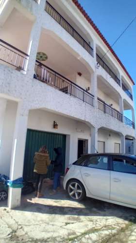 MORADIA DE CAMPO COM GARAGEM