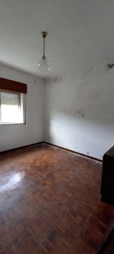 MORADIA DE CAMPO COM GARAGEM