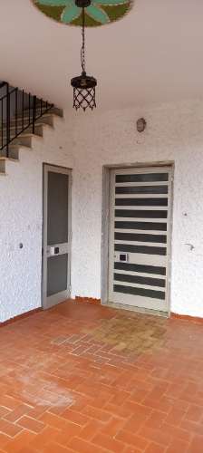 MORADIA DE CAMPO COM GARAGEM