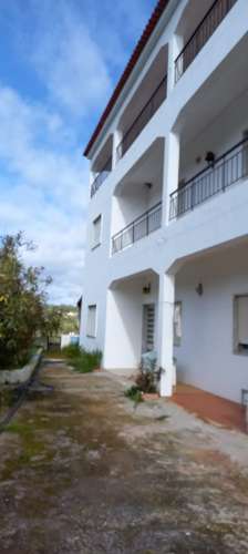 MORADIA DE CAMPO COM GARAGEM