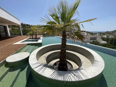 MAGNIFICA MORADIA T4 COM PISCINA E VISTA MAR