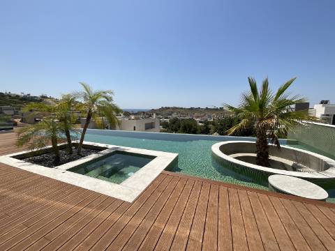 MAGNIFICA MORADIA T4 COM PISCINA E VISTA MAR