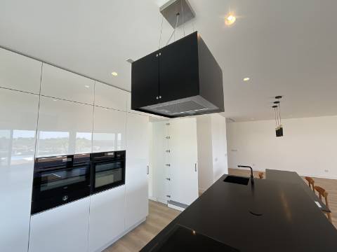 MAGNIFICA MORADIA T4 COM PISCINA E VISTA MAR